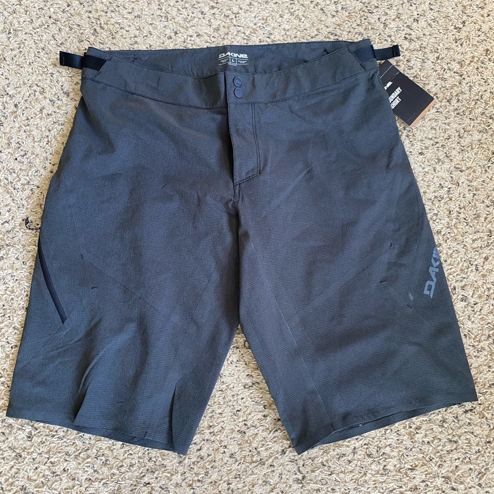 Men’s DaKine Hybrid shorts Large